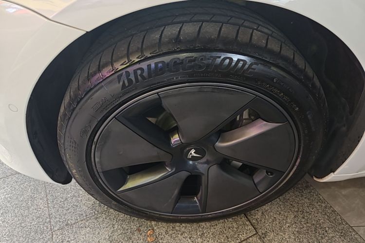 Tesla Model 3 2021 car image #9