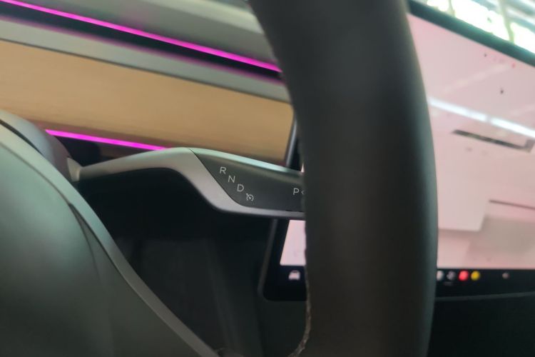 Tesla Model Y 2022 car image #14