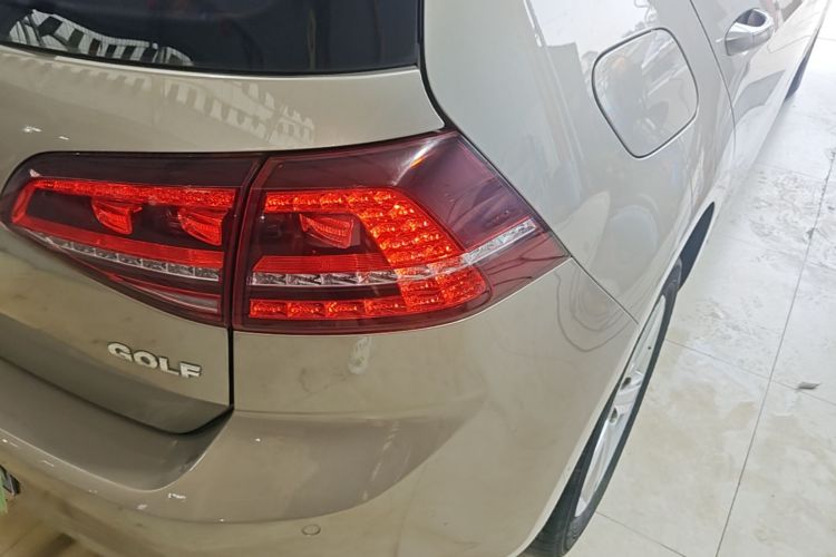 Volkswagen Golf 2017 car image #8