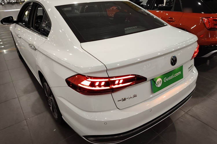 Volkswagen Bora 2025 car image #7