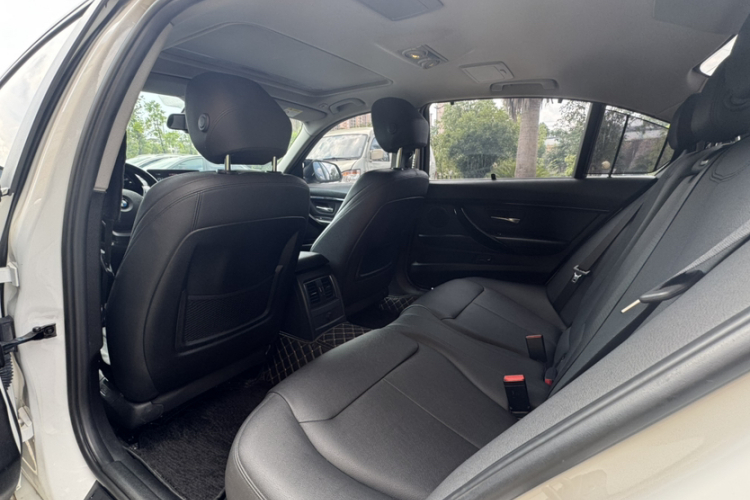 BMW 3 Series 2018 #11 BMW 3 Series 2018 car image #11