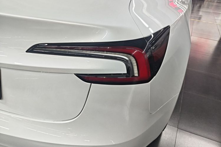 Tesla Model 3 2026 car image #8