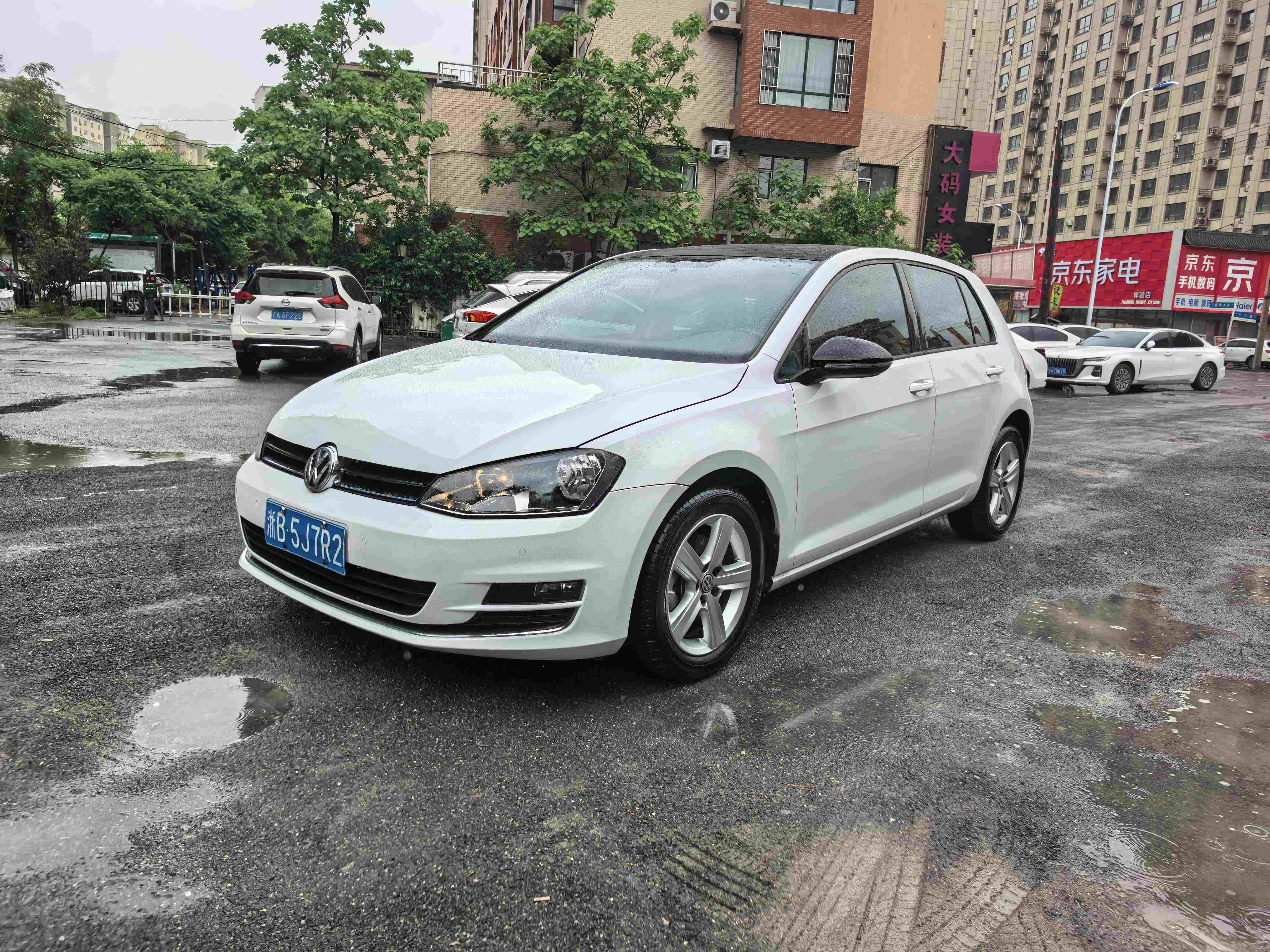 Volkswagen Golf 2017 car image 