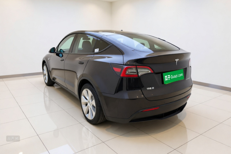 Tesla Model Y 2023 #5 Tesla Model Y 2023 car image #5