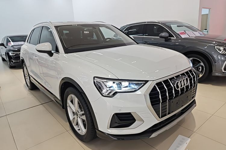 Audi Q3 2023 car image #6