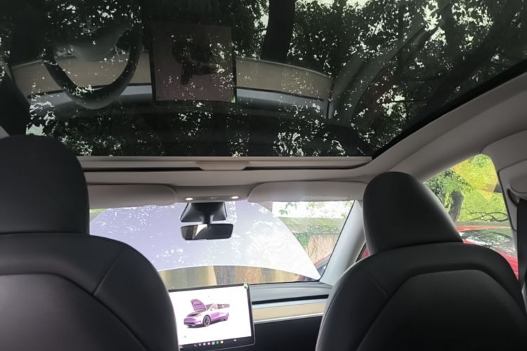 Tesla Model Y 2022 car image #18