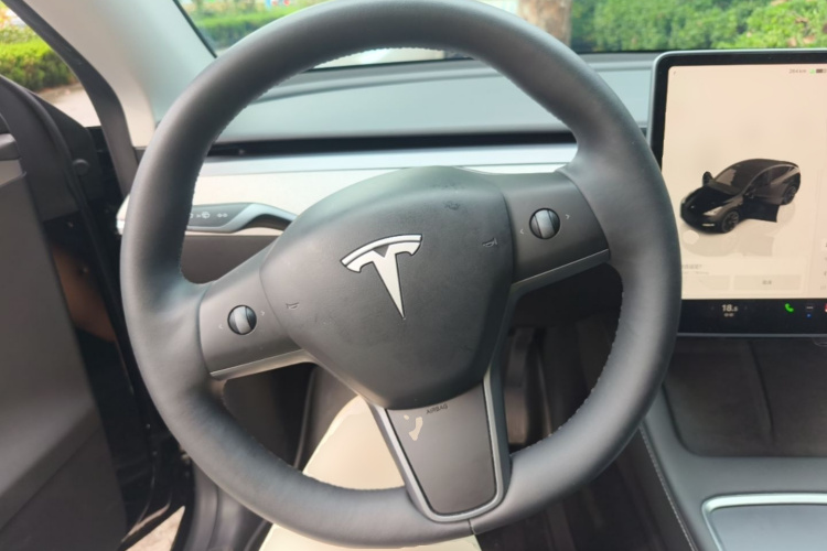 Tesla Model Y 2024 #11 Tesla Model Y 2024 car image #11