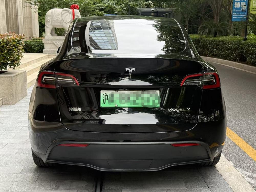 Tesla Model Y 2023 car image #5