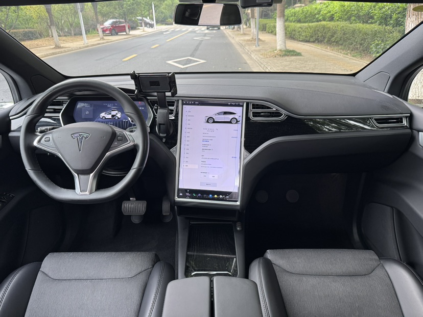 Tesla Model X 2017 car image #7