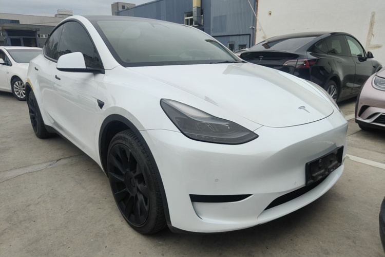 Tesla Model Y 2022 #4 Tesla Model Y 2022 car image #4