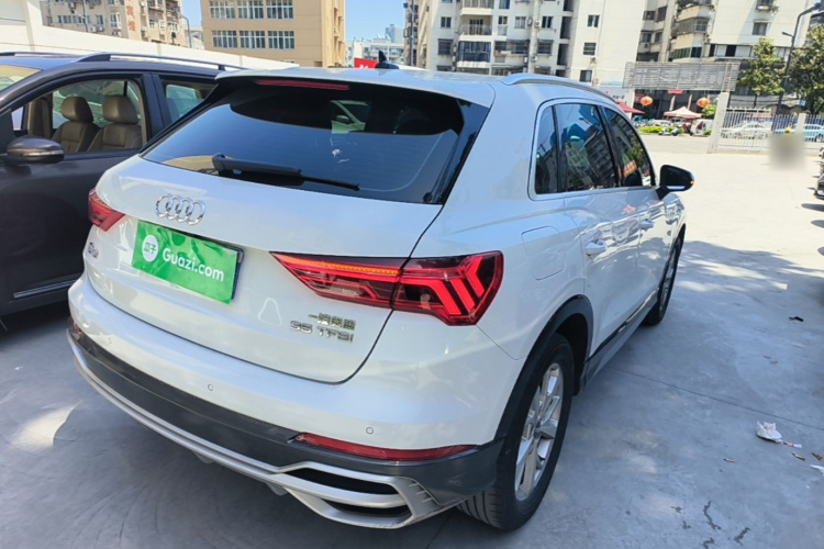 Audi Q3 2019 car image #5
