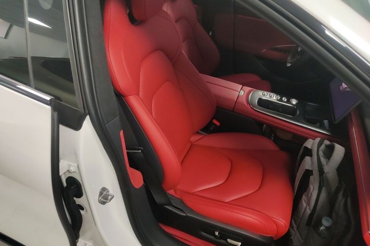 MI SU7 2025 immagine di auto #24