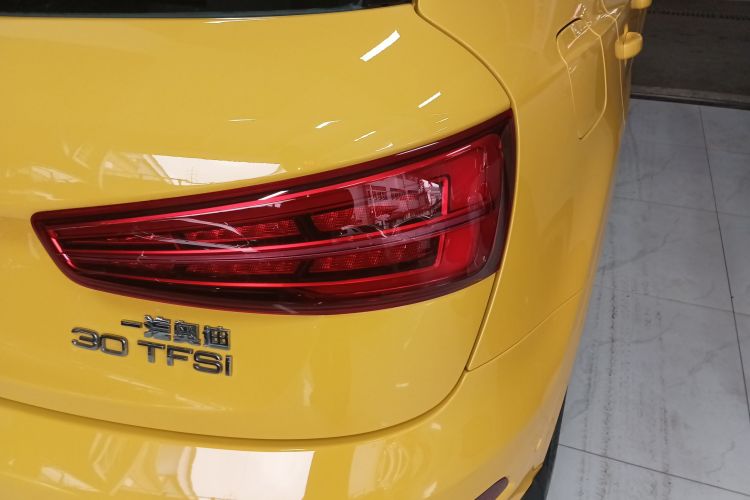 Audi Q3 2016 car image #8