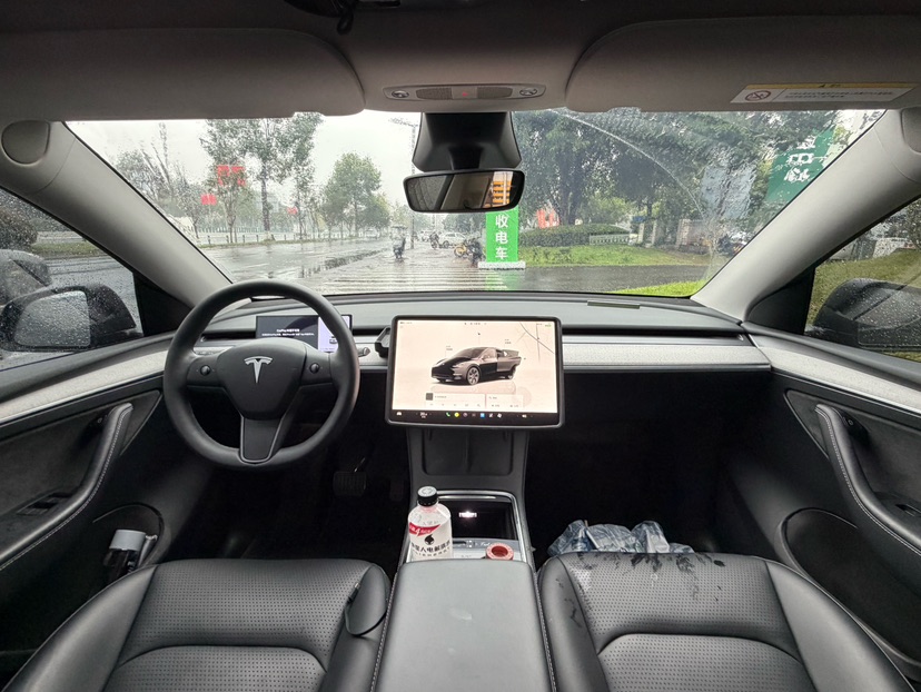 Tesla Model Y 2024 car image #5