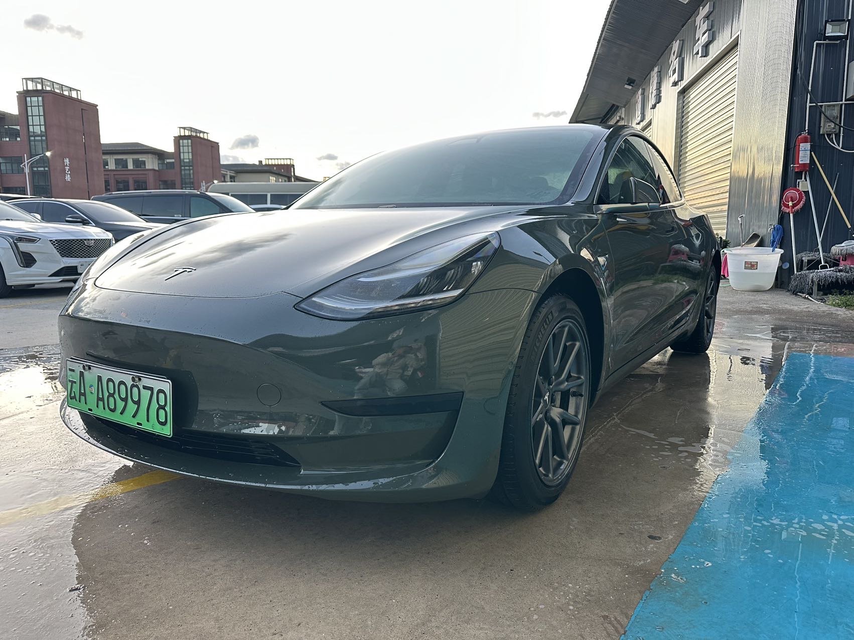 Tesla Model 3 2020 car image 