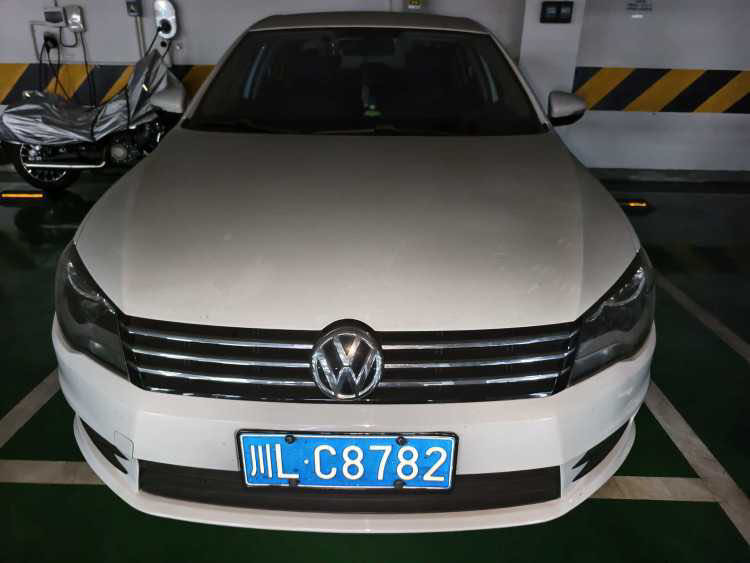Volkswagen Bora 2013 car image #2