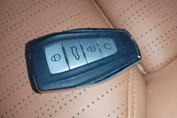 GEELY Boyue L 2025 car image #9