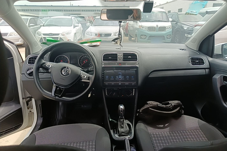 Volkswagen Polo 2017 car image #10