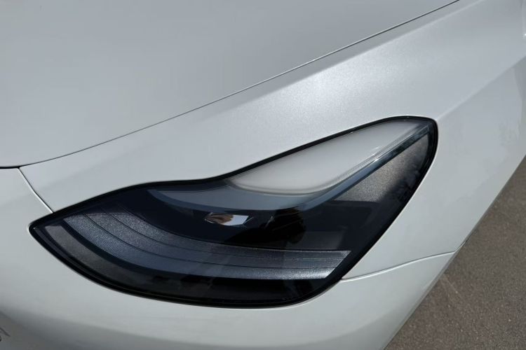 Tesla Model Y 2023 car image #23