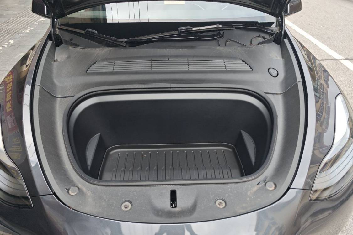 Tesla Model Y 2024 #10 Tesla Model Y 2024 صورة سيارة #10