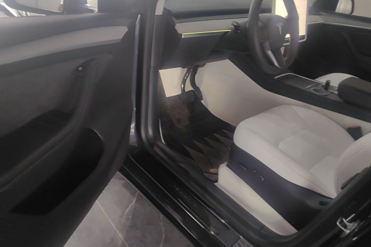 Tesla Model Y 2024 #16 Tesla Model Y 2024 car image #16