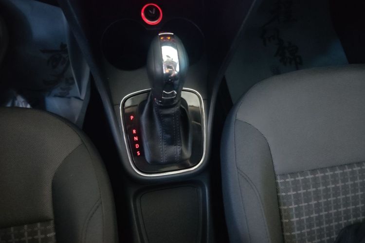 Volkswagen Polo 2017 car image #14