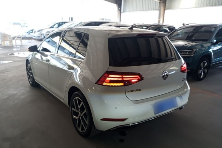 Volkswagen Golf 2020 car image #5