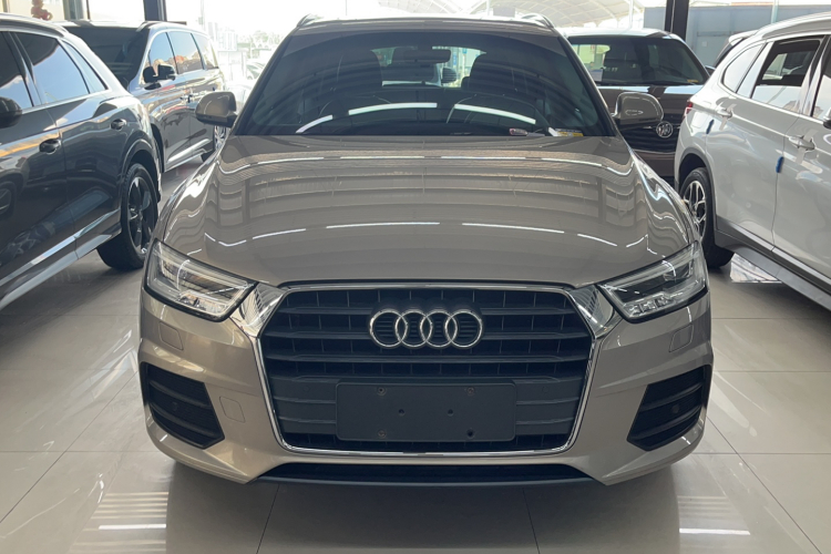 Audi Q3 2018 car image #3