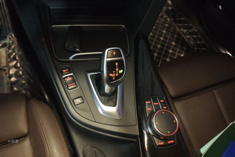 BMW 3 Series 2018 car image #16