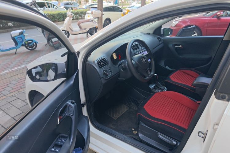 Volkswagen Polo 2016 car image #18