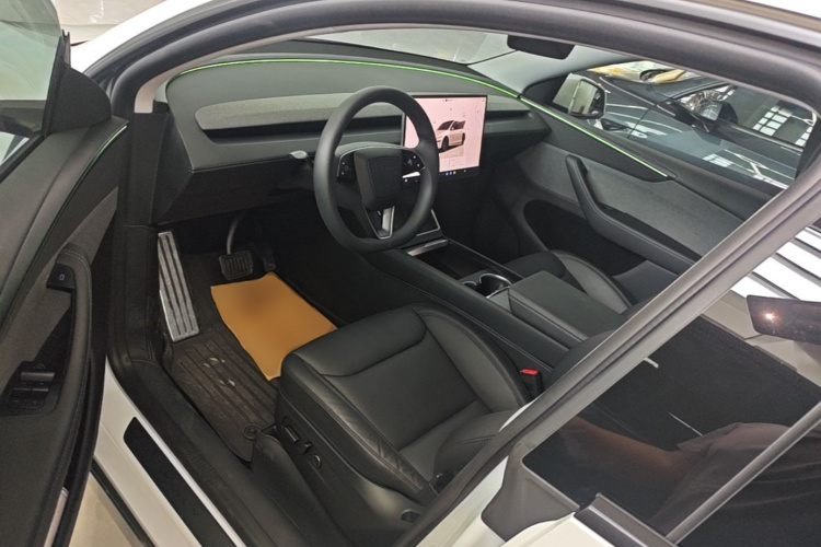 Tesla Model Y 2025 #16 Tesla Model Y 2025 car image #16