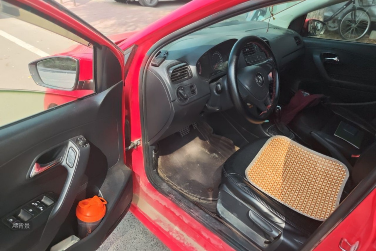 Volkswagen Polo 2016 car image #18