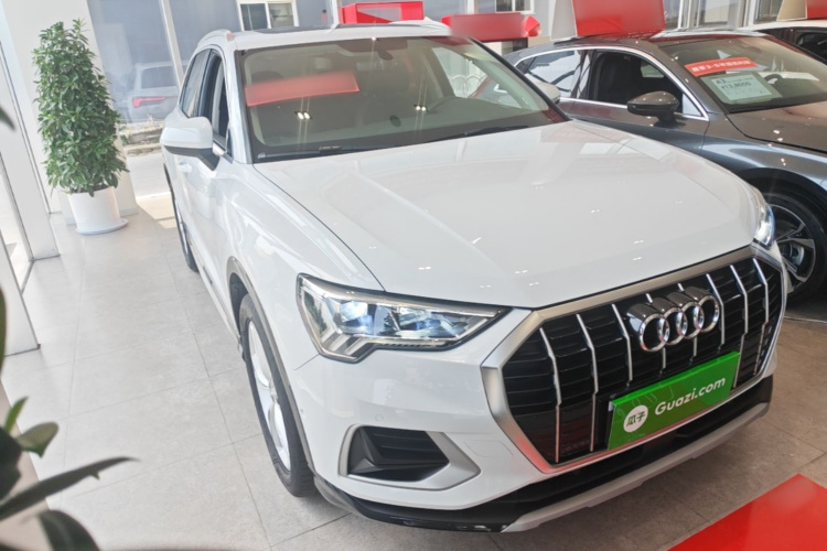 Audi Q3 2021 car image #4