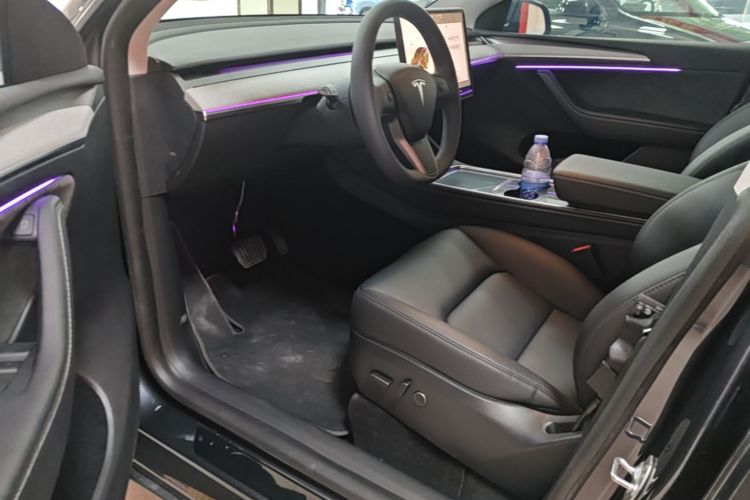 Tesla Model Y 2024 #16 Tesla Model Y 2024 car image #16
