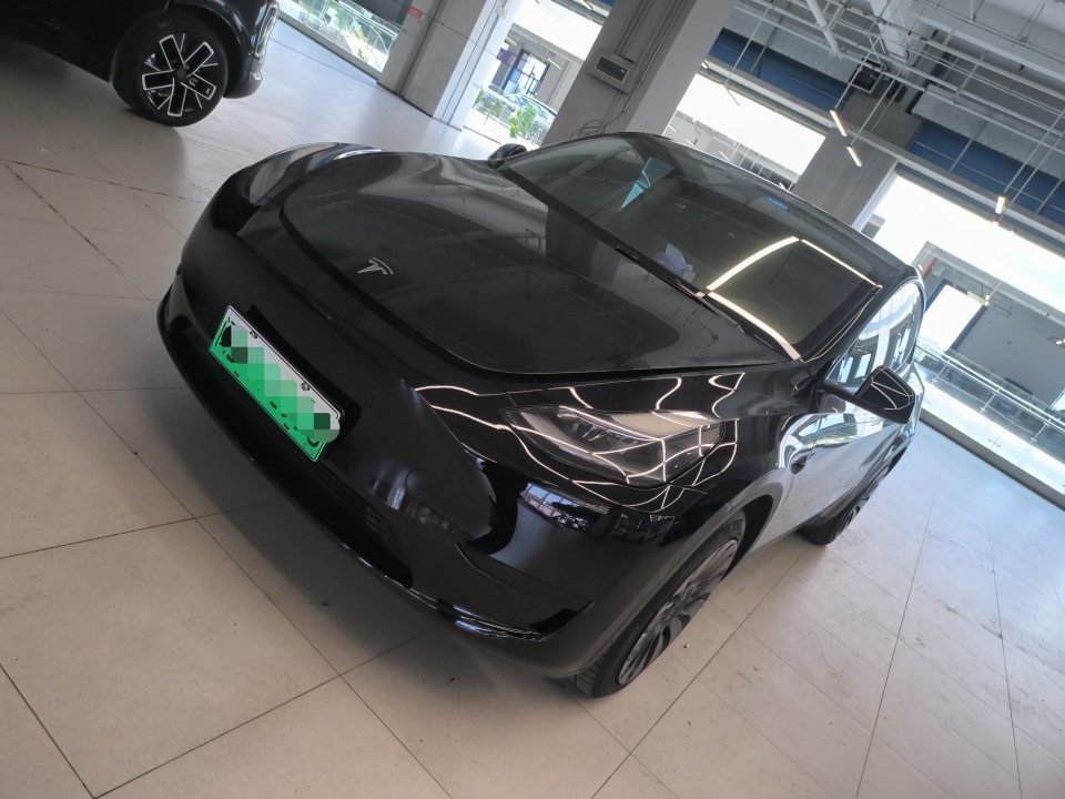 Tesla Model Y 2023 car image 