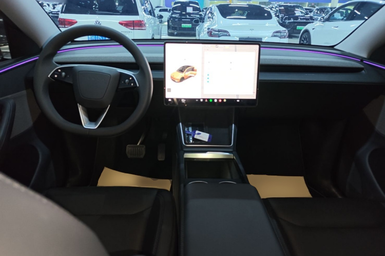 Tesla Model Y 2025 #10 Tesla Model Y 2025 car image #10