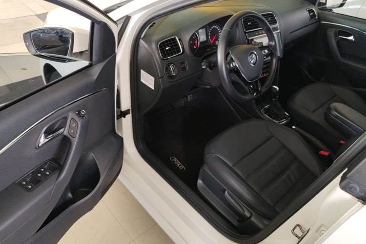 Volkswagen Polo 2017 car image #16