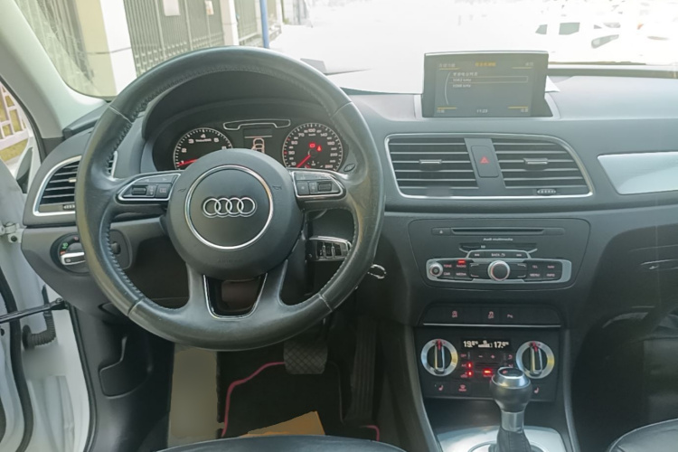 Audi Q3 2016 صورة سيارة #11