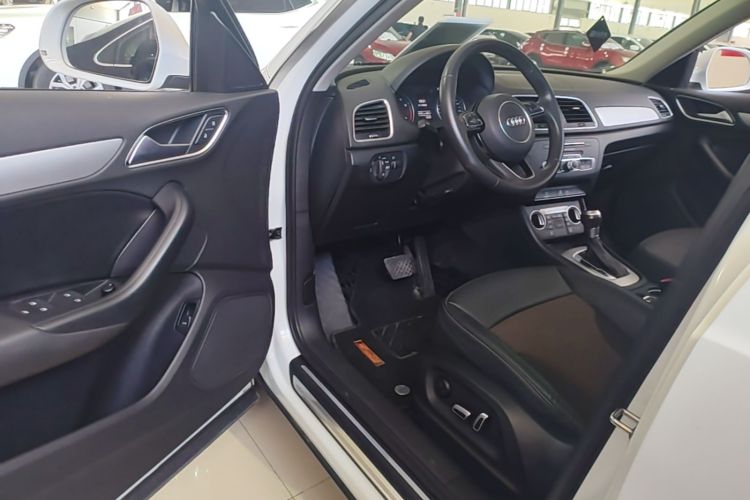 Audi Q3 2018 #16 Audi Q3 2018 car image #16