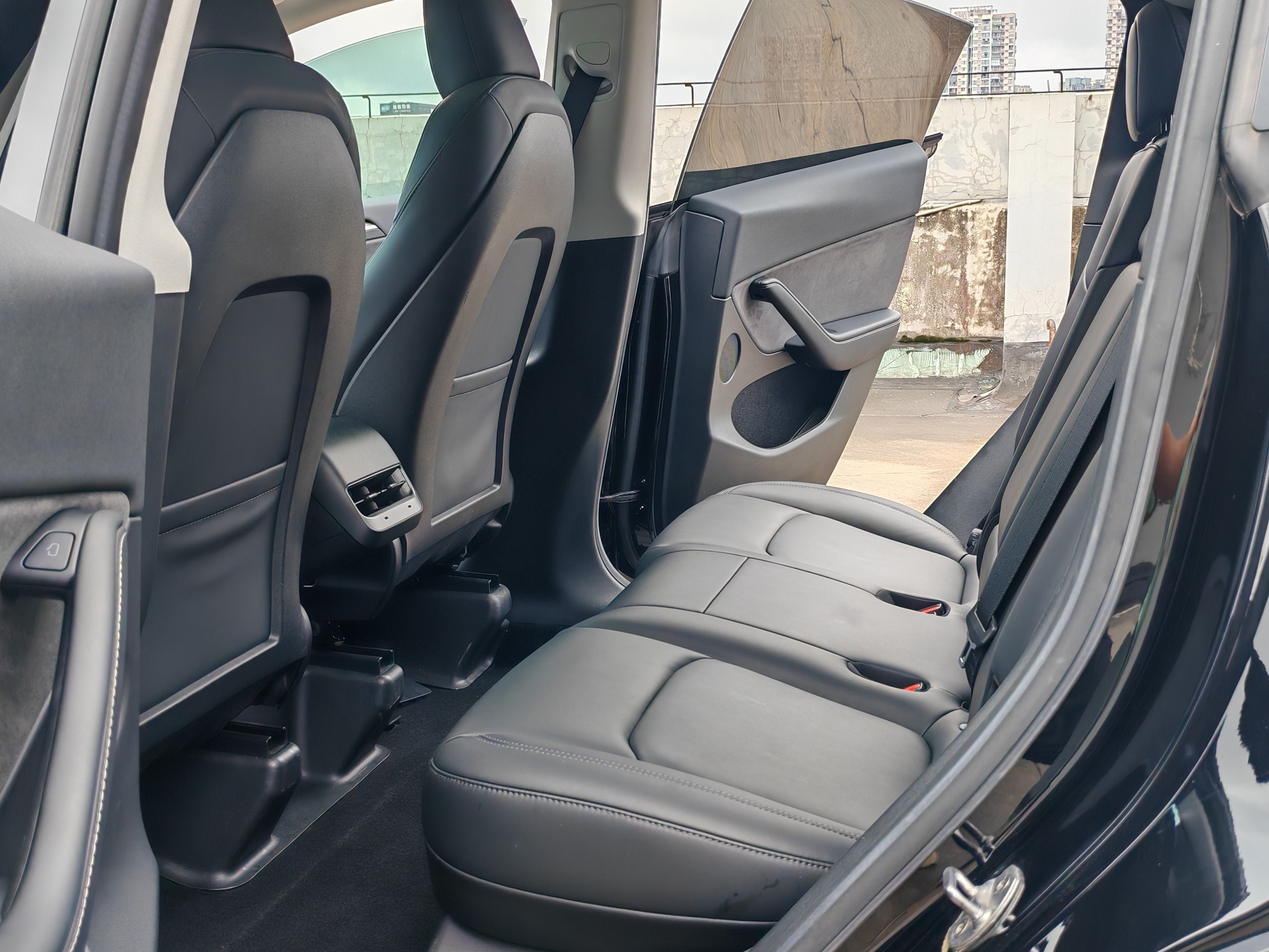 Tesla Model Y 2023 car image #8