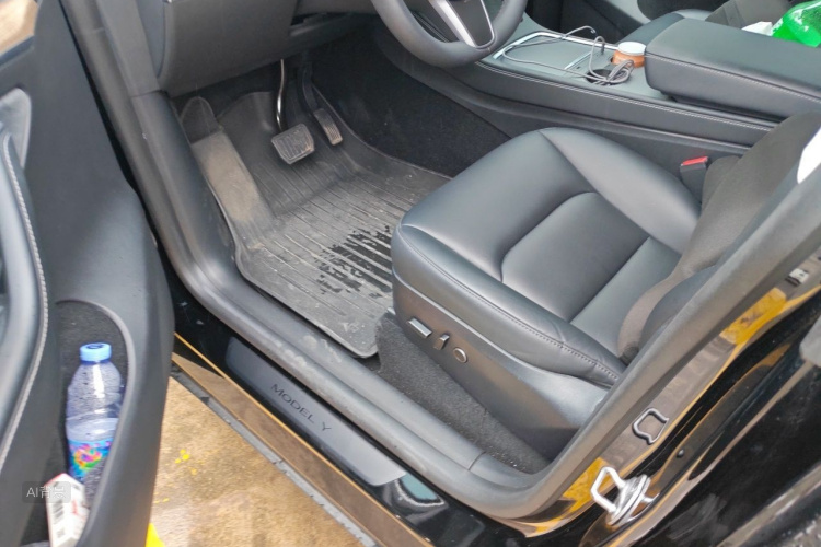 Tesla Model Y 2023 #18 Tesla Model Y 2023 car image #18