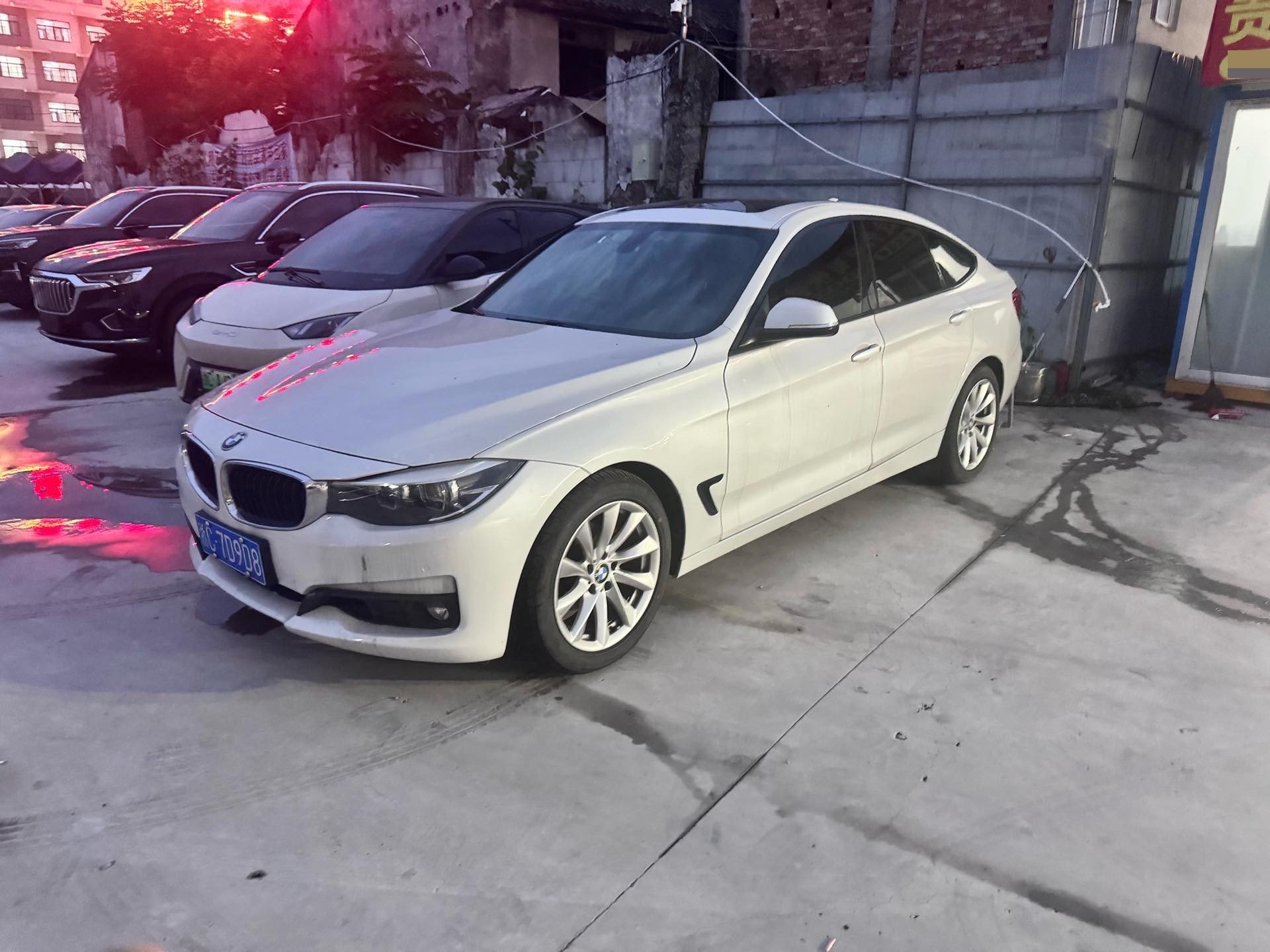 BMW 3 Series GT 2018 car image 