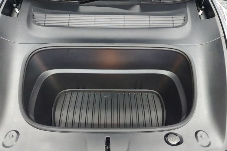 Tesla Model Y 2025 #20 Tesla Model Y 2025 car image #20