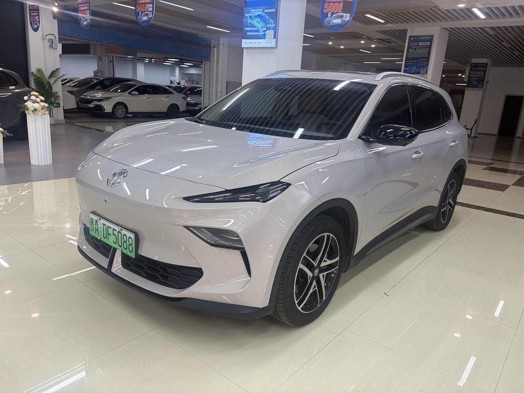 MG ES5 2024 immagine di auto 