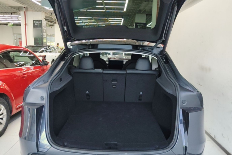 Tesla Model Y 2025 #19 Tesla Model Y 2025 car image #19