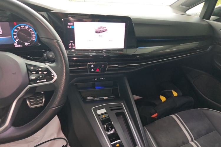 Volkswagen Golf 2021 car image #13