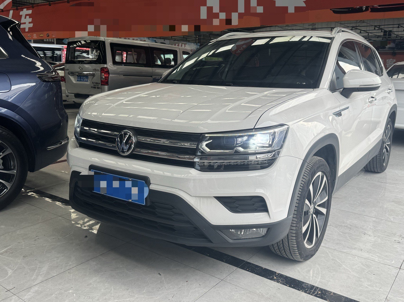 2020 immagine di auto 