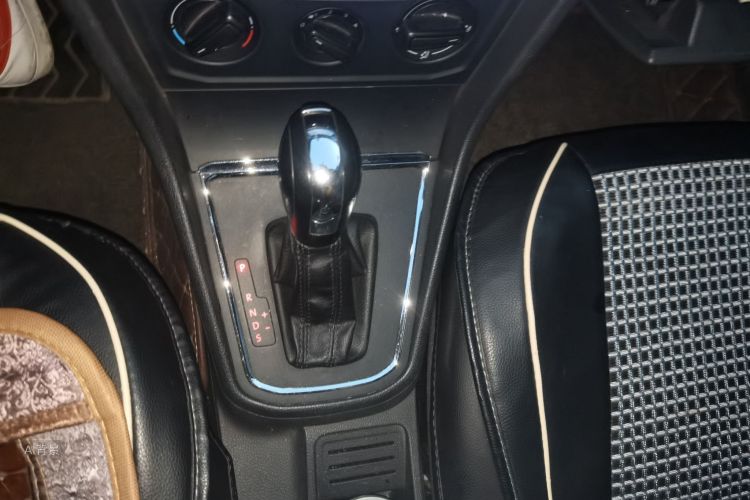 Volkswagen Bora 2016 image de voiture #16