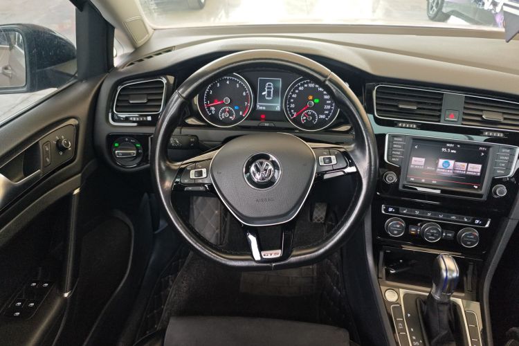 Volkswagen Golf 2015 car image #15
