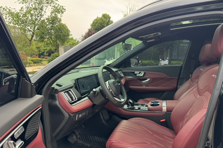 Jetour X70 PLUS 2026 car image #11